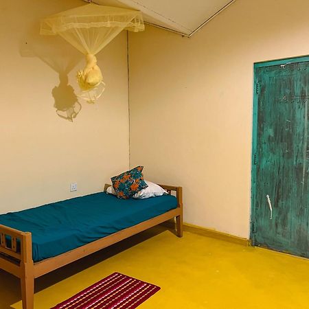 Lazy Monkey Surfhostel - Sri Lanka Диквелла Экстерьер фото