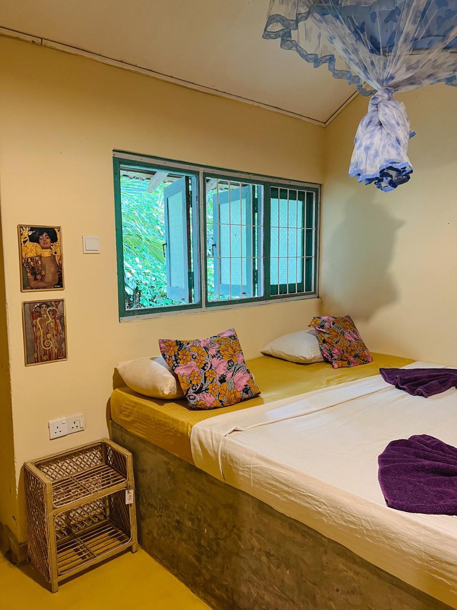 Lazy Monkey Surfhostel - Sri Lanka Диквелла Экстерьер фото