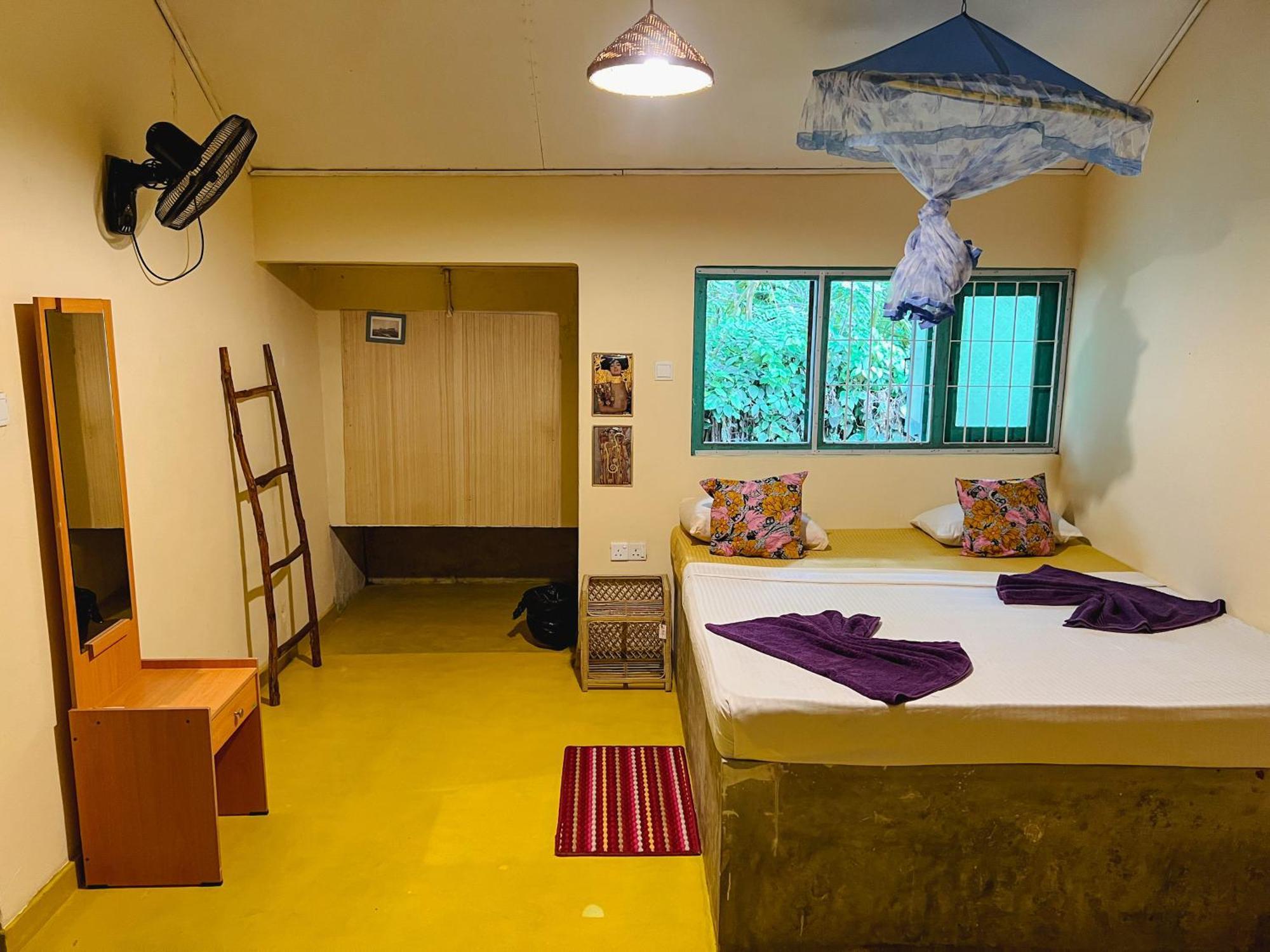 Lazy Monkey Surfhostel - Sri Lanka Диквелла Экстерьер фото