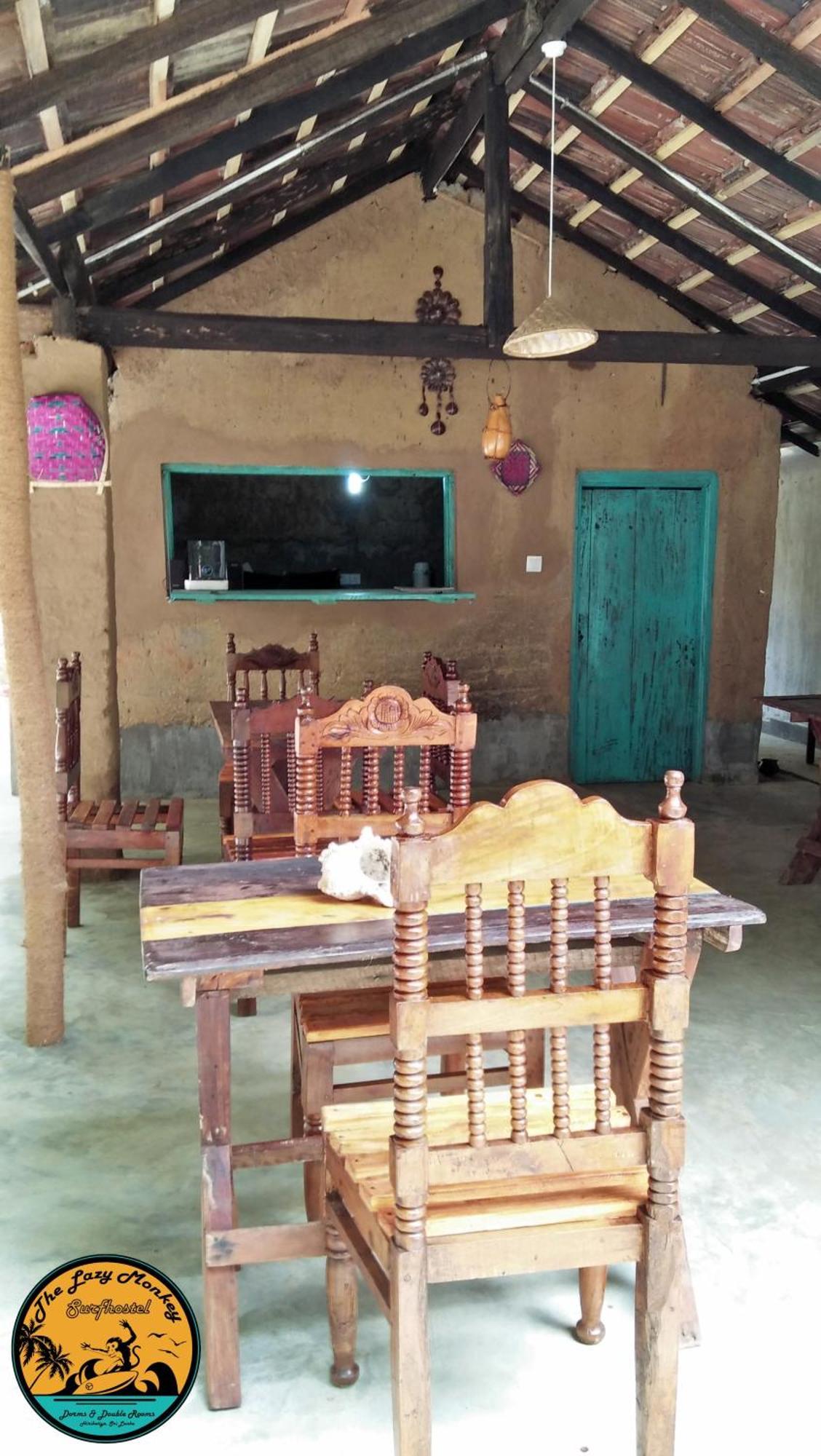 Lazy Monkey Surfhostel - Sri Lanka Диквелла Экстерьер фото